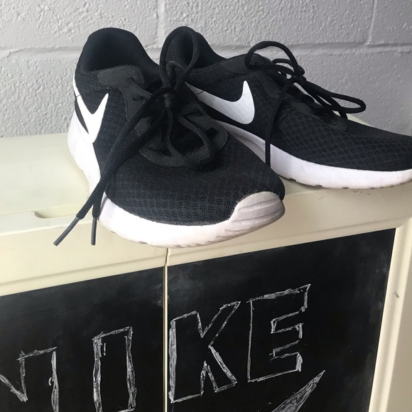 Black w: White swoosh Nike - Picture 7 of 13